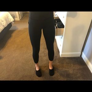 Size 8 lululemon crop pants! Mesh details!!